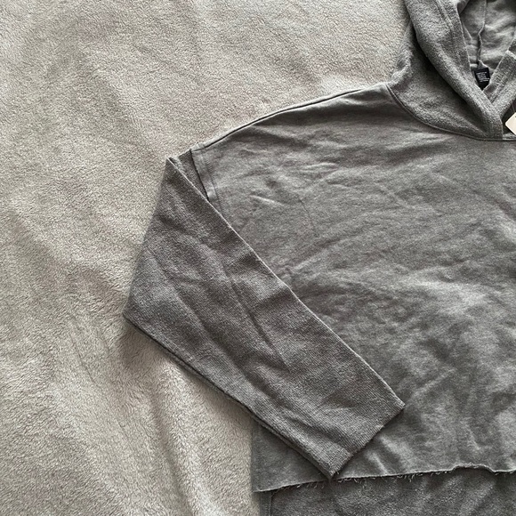 Forever21 Cropped Gray Sweater - Picture 5 of 5